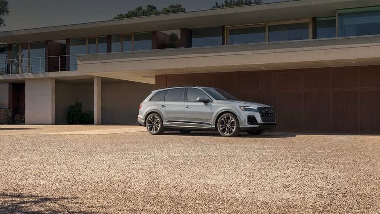 Side view of the Audi Q7 2025 parked in a residence.
